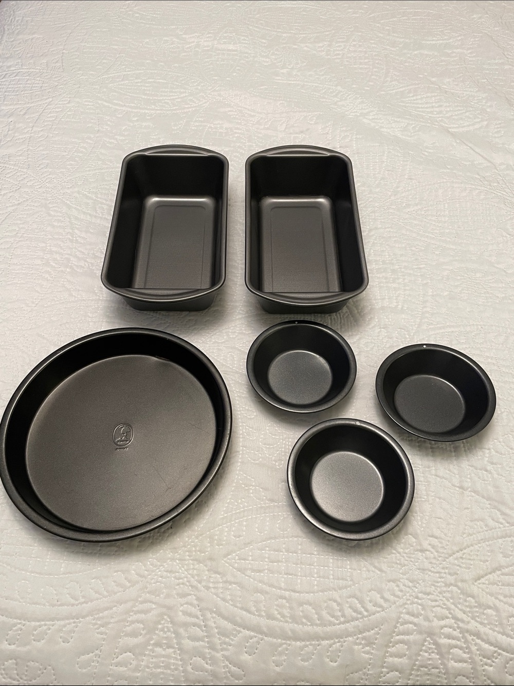 Set of 6 Dark Gray Nonstick Baking Pans Loaf Pans 9” Round Cake Pan & Mini Pans
